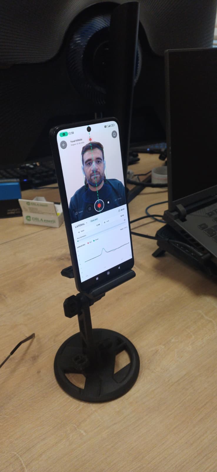 v-HIT telefon tutucu apparatı, yandan görünüm
